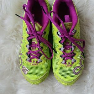 Women's athletic shoes